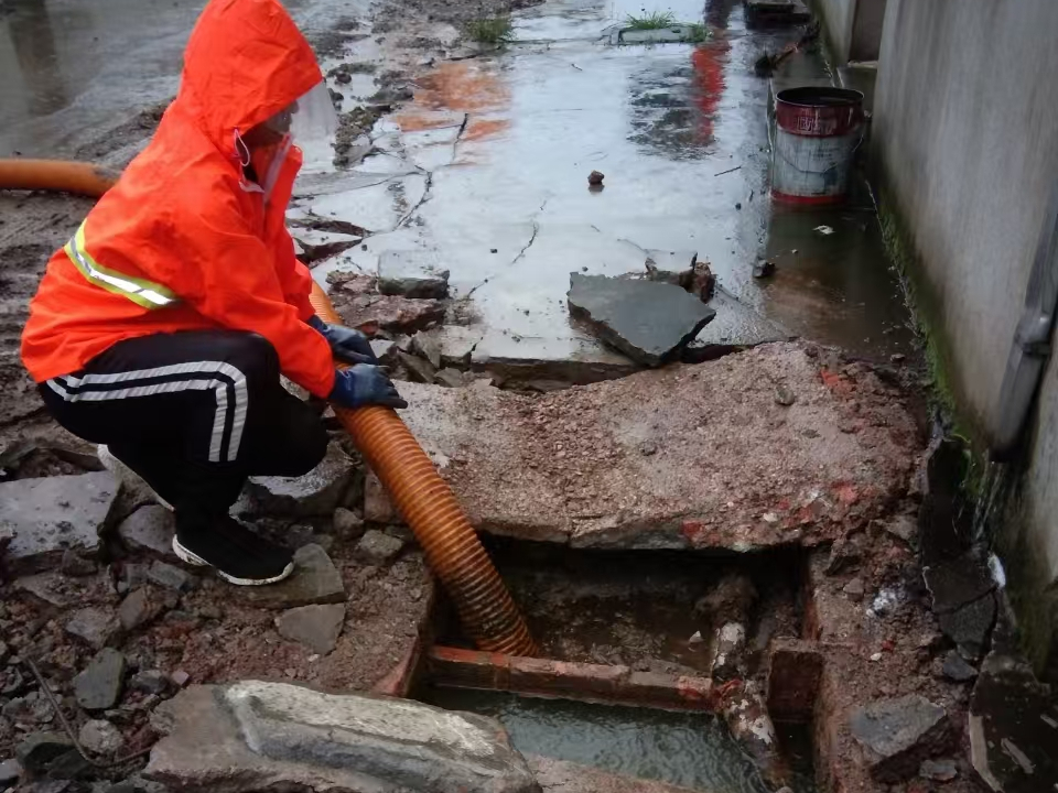 临汾专业清理污水池 炜誉市政以规范流程守护城市 “肠道”