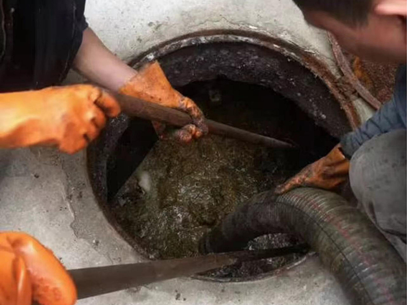 临汾清理化粪池时如何避免沼气的危害?